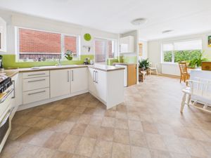 Kitchen Diner- click for photo gallery